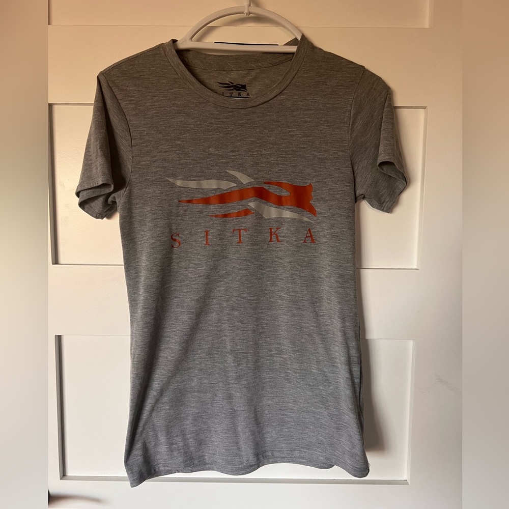 Women’s SITKA shirt small light grey